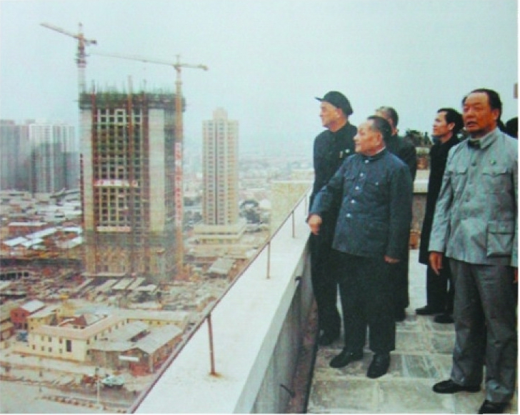 1602838111185092.jpg 1984年鄧小平同志稱贊湖心花園項目5天一層創(chuàng)造了“深圳速度”.jpg